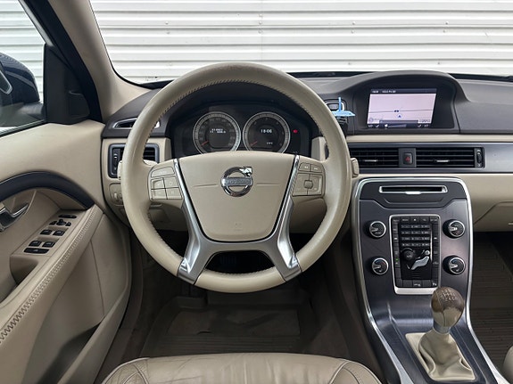 Volvo XC70 9 of 16