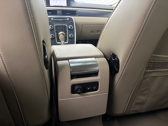 Volvo XC70 13 of 16