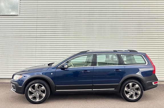 Volvo XC70 2 of 16