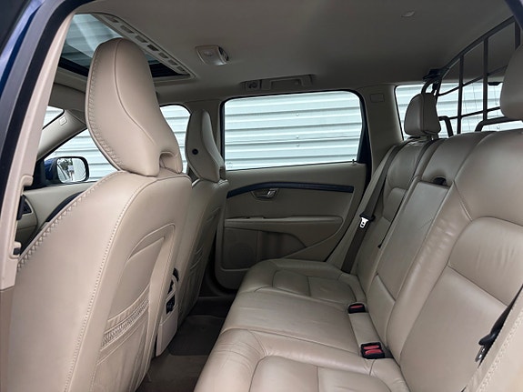 Volvo XC70 12 of 16