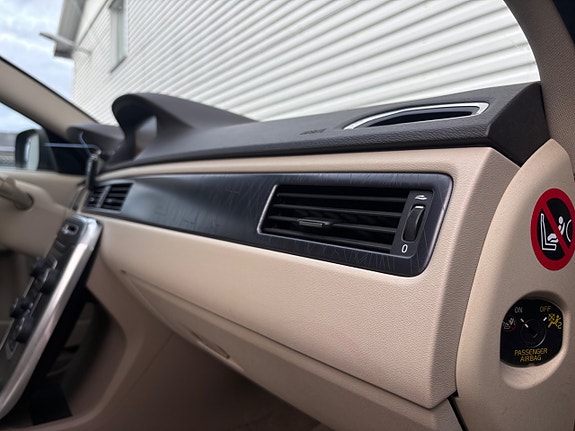 Volvo XC70 11 of 16