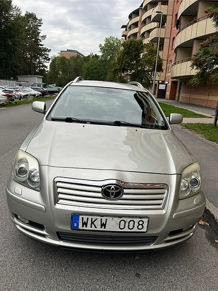 Toyota Avensis 2 of 7