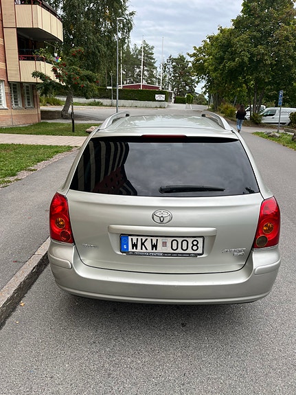Toyota Avensis 4 of 7