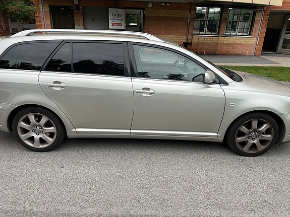 Toyota Avensis 3 of 7