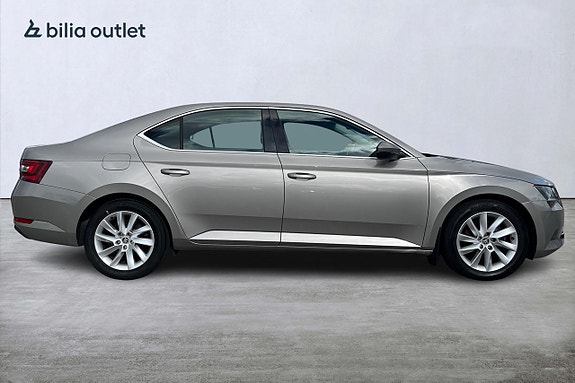 Skoda Superb 7 of 30