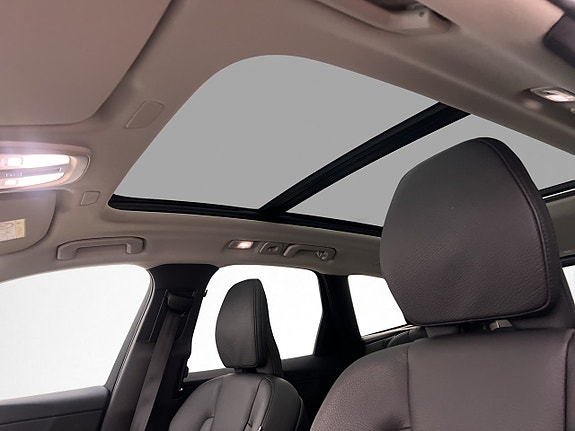 Volvo XC60 16 of 30