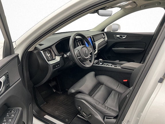 Volvo XC60 14 of 30