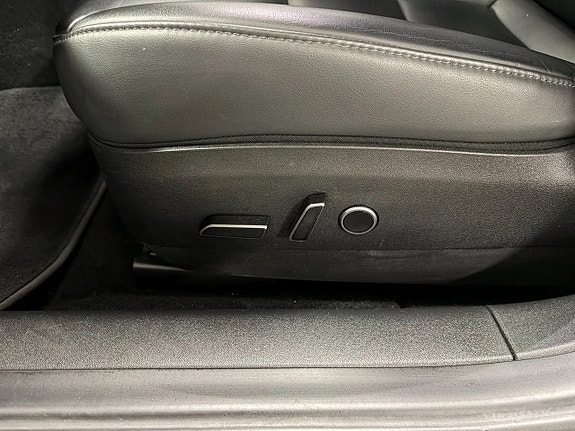 Tesla Model 3 12 of 23