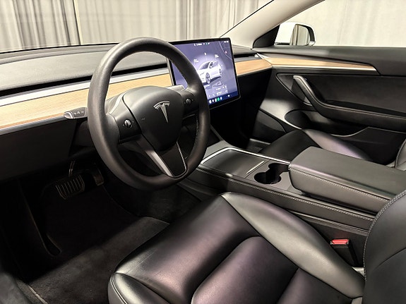 Tesla Model 3 11 of 23