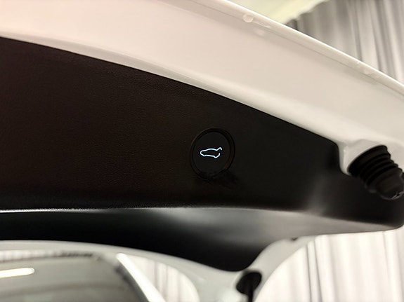 Tesla Model 3 7 of 23