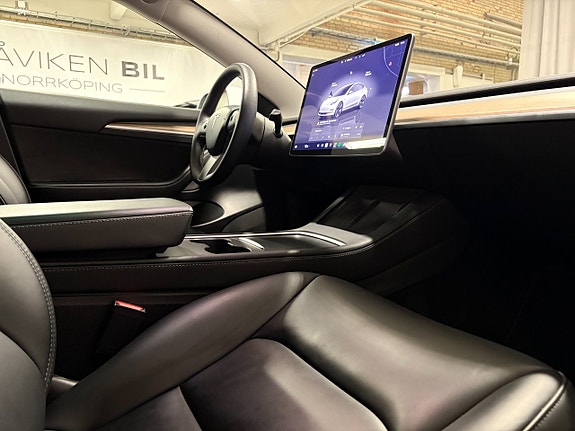Tesla Model 3 13 of 23