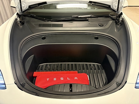 Tesla Model 3 23 of 23
