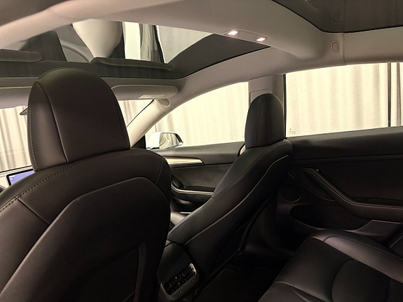Tesla Model 3 9 of 23