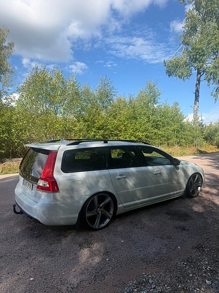 Volvo V70 3 of 5