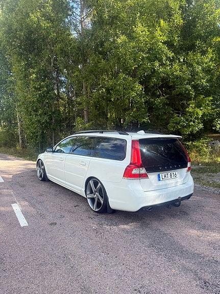 Volvo V70 4 of 5