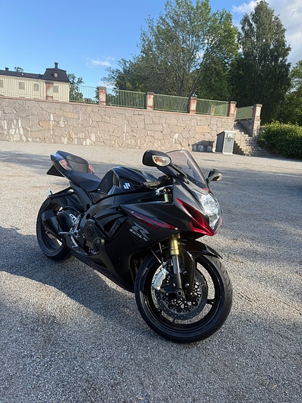 Suzuki GSX-R750 4 of 5