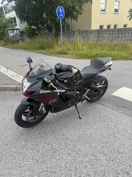 Suzuki GSX-R750 5 of 5