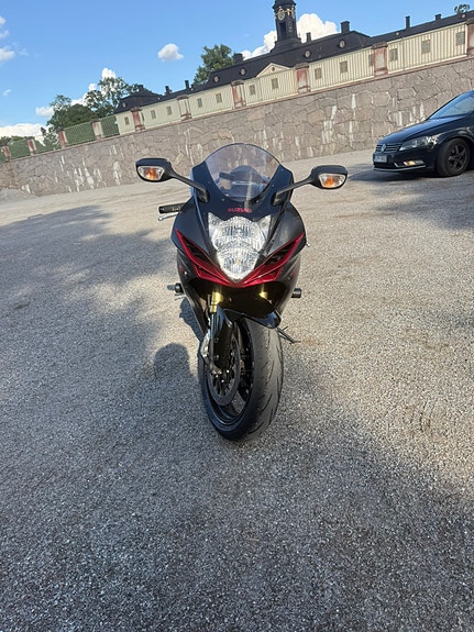 Suzuki GSX-R750 2 of 5