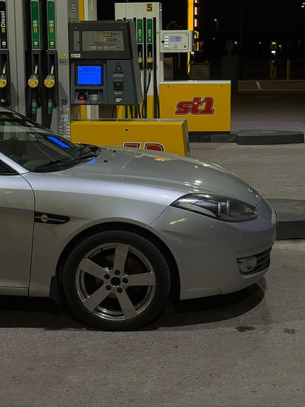 Hyundai Coupe 3 of 12