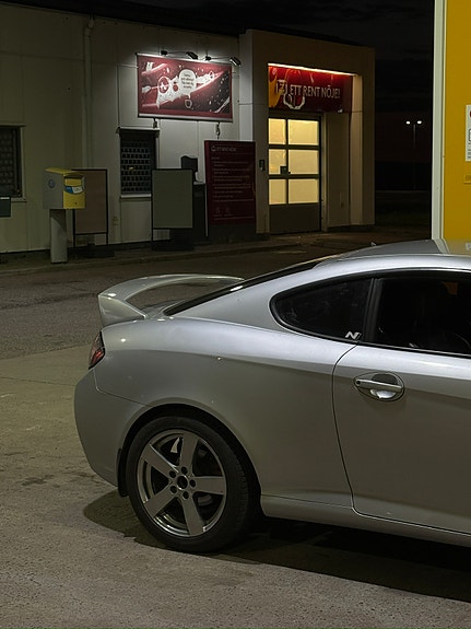 Hyundai Coupe 2 of 12