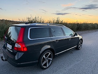 Volvo V70 2 of 6