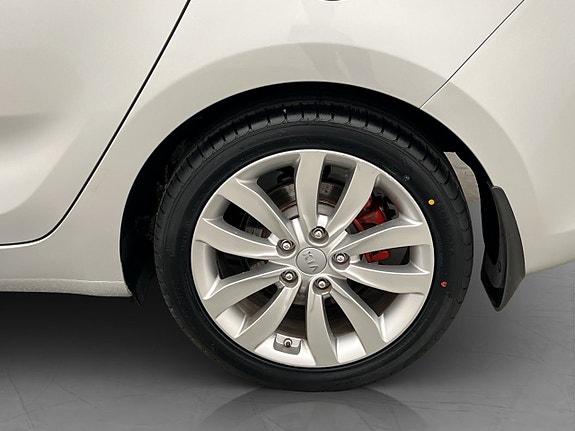 Kia Carens 28 of 30