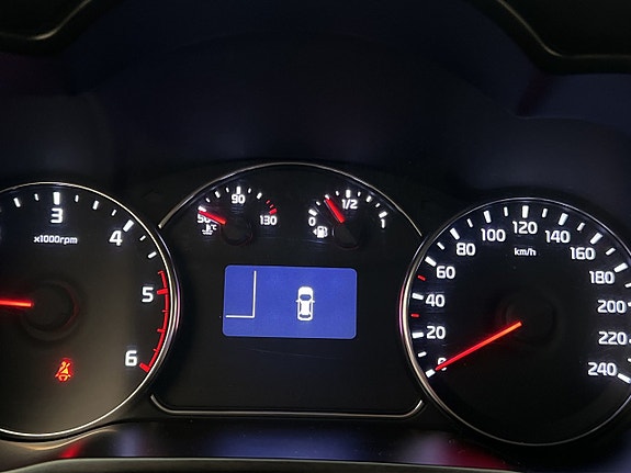 Kia Carens 15 of 30