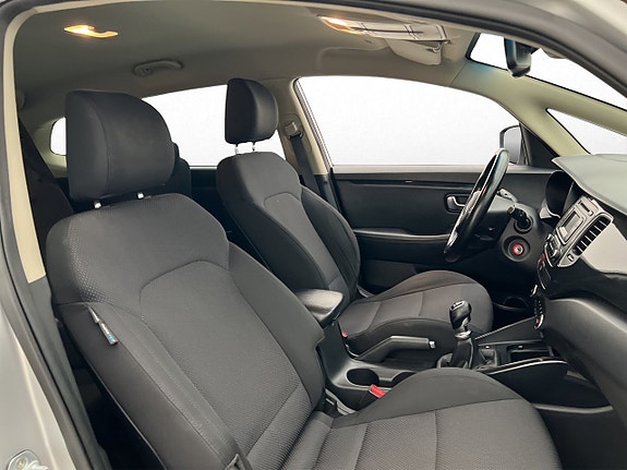 Kia Carens 21 of 30