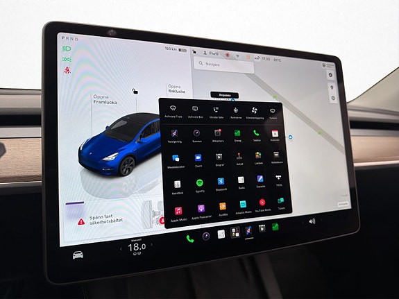 Tesla Model Y 23 of 30