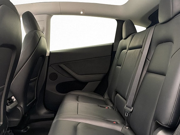 Tesla Model Y 29 of 30