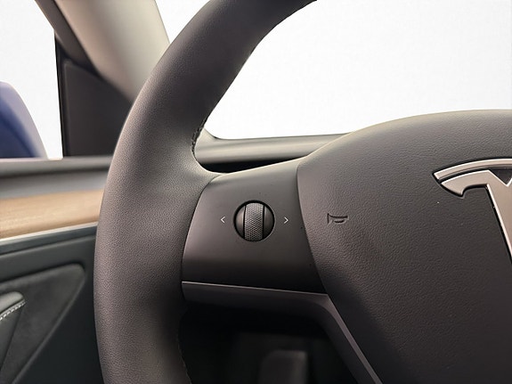 Tesla Model Y 18 of 30