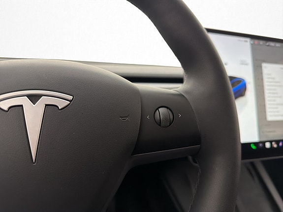 Tesla Model Y 19 of 30