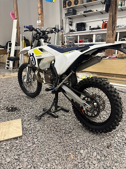 Husqvarna TE 300 3 of 6