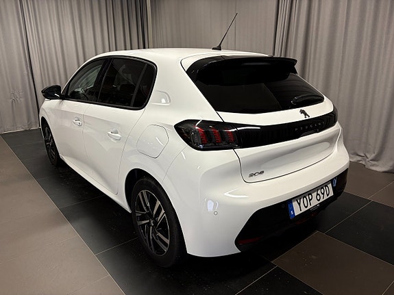 Peugeot 208 3 of 13