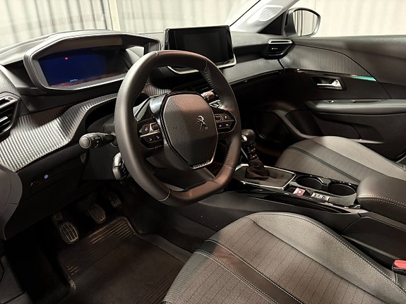 Peugeot 208 8 of 13