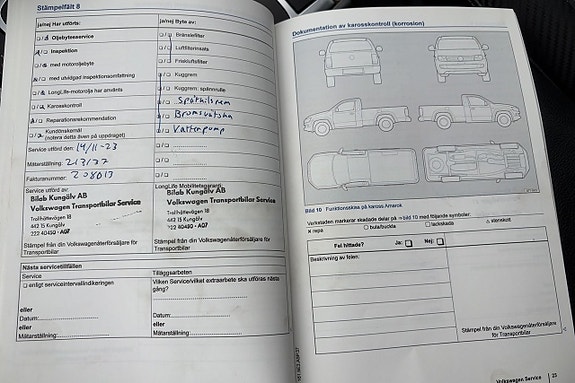 Volkswagen Amarok 23 of 25