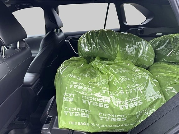Toyota RAV4 8 of 15