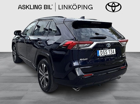 Toyota RAV4 3 of 15