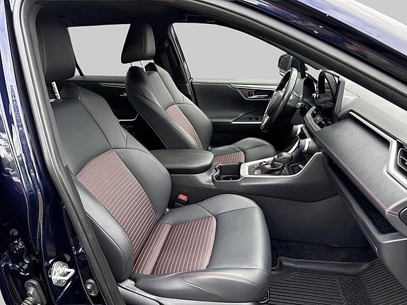 Toyota RAV4 7 of 15