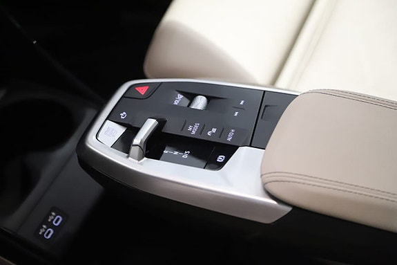 BMW 230e 9 of 16