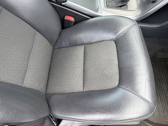Volvo V70 11 of 26