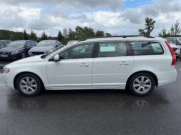 Volvo V70 2 of 26
