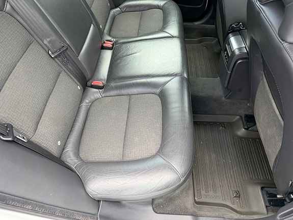 Volvo V70 12 of 26