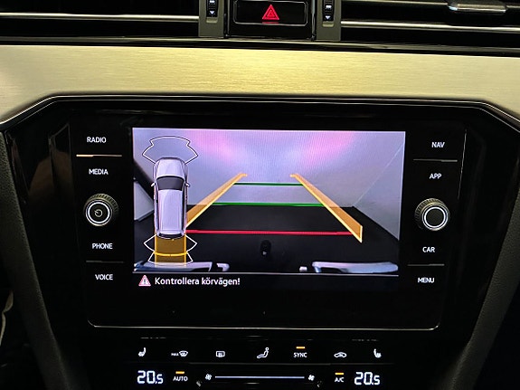 Volkswagen Passat Alltrack 14 of 18