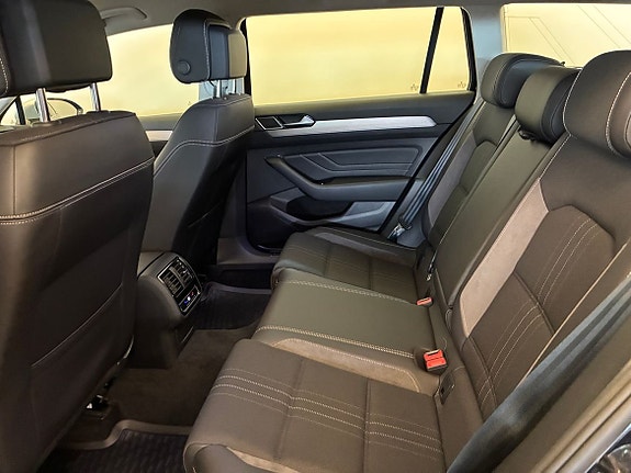 Volkswagen Passat Alltrack 12 of 18