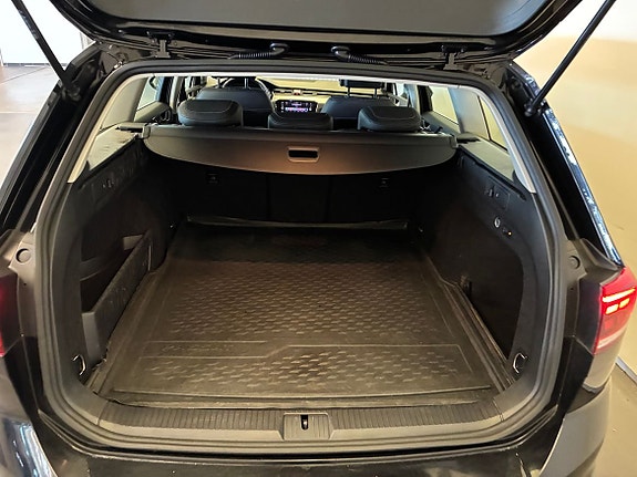 Volkswagen Passat Alltrack 7 of 18