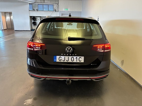Volkswagen Passat Alltrack 6 of 18