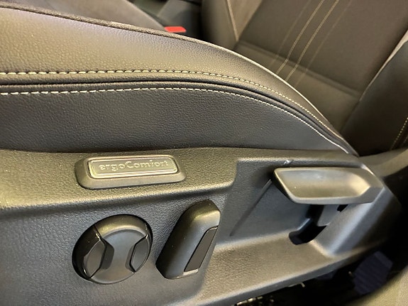 Volkswagen Passat Alltrack 15 of 18