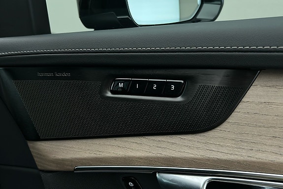 Volvo XC90 25 of 30