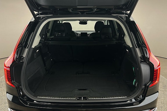 Volvo XC90 15 of 30